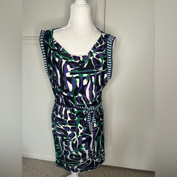 BCBGMaxAzria Dresses & Skirts - BCBGMaxAzria Sheath Mini Dress Green purple Sleeveless Scoop Neck size M NWT